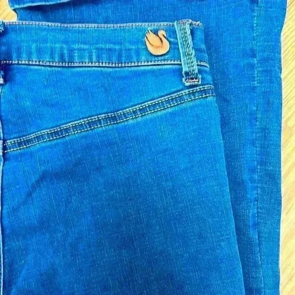 Gloria Vanderbilt X Christian Siriano jeans 👖 - Picture 7 of 8